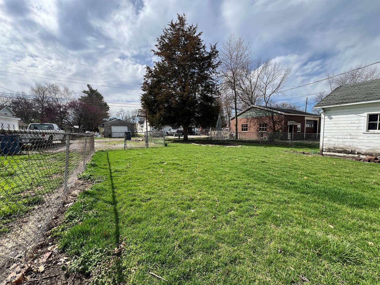 2011 8th Ave, Terre Haute, IN 47804