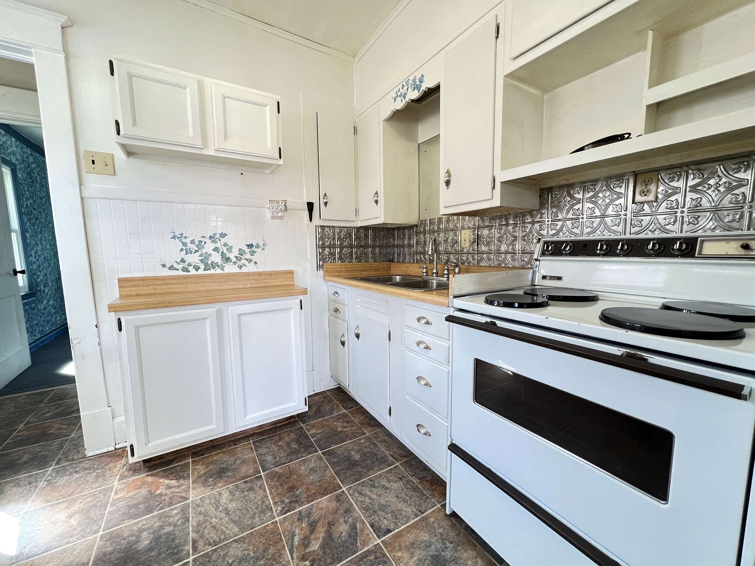 2011 8th Ave, Terre Haute, IN 47804