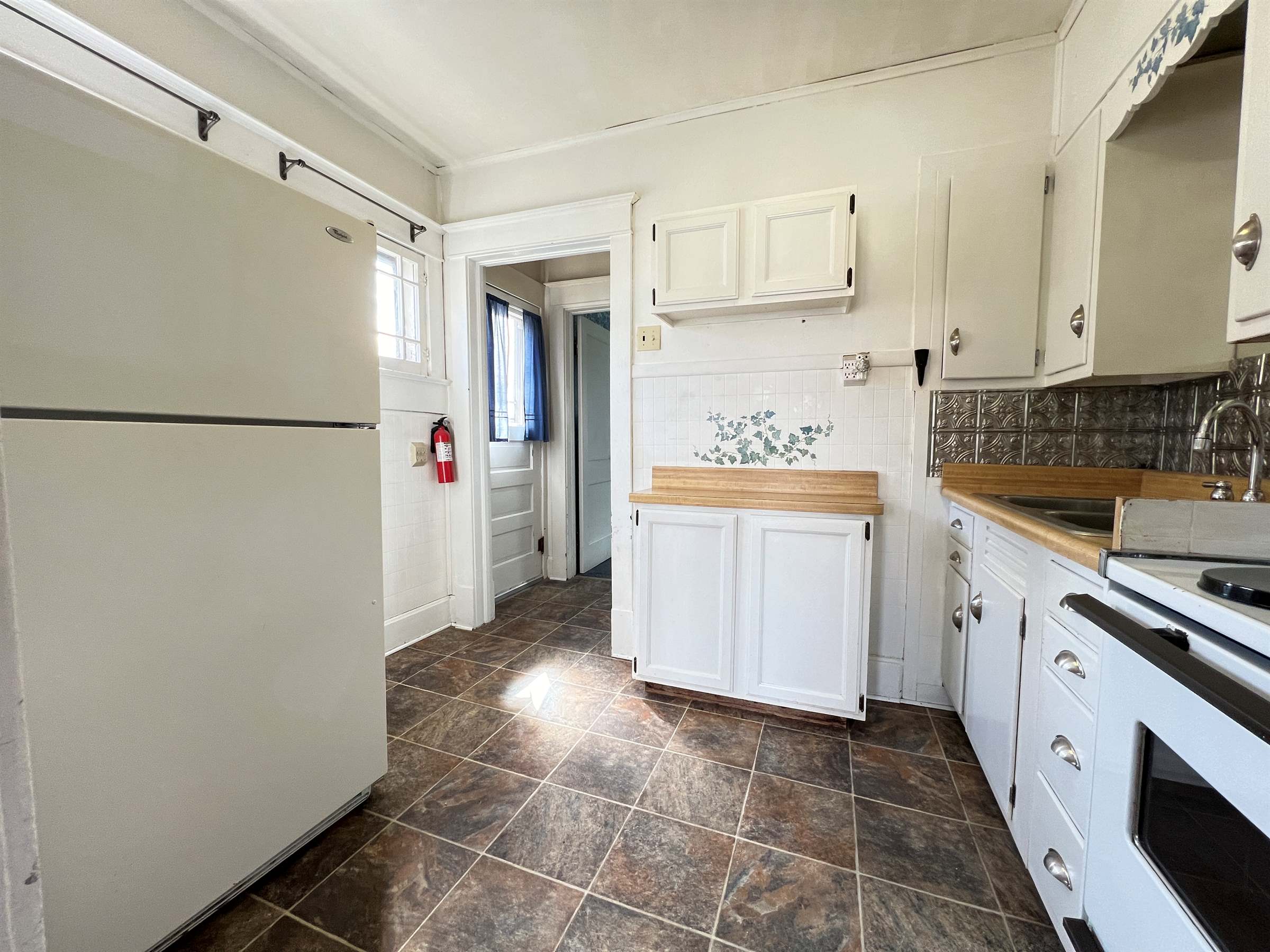 2011 8th Ave, Terre Haute, IN 47804