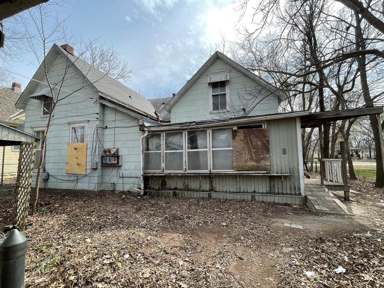 320 E 1st St, Newton, KS 67114