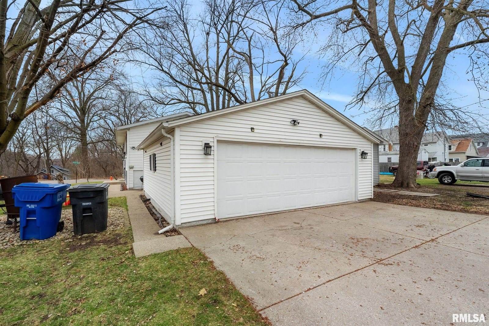 1190 24TH Street, Moline, IL 61265