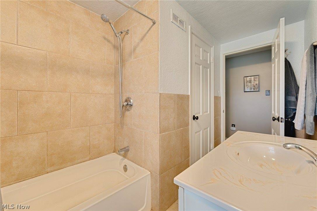 267 West Main Street, Canfield, OH 44406