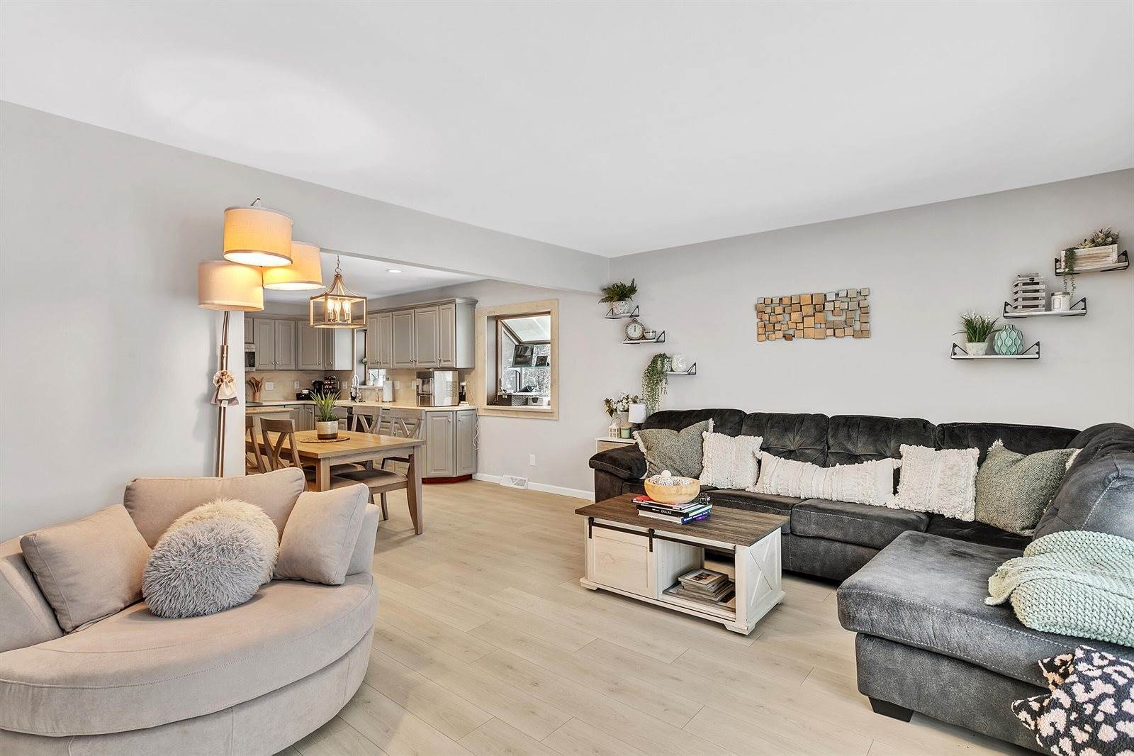 4780 Camfield Dr, Brookfield, WI 53045