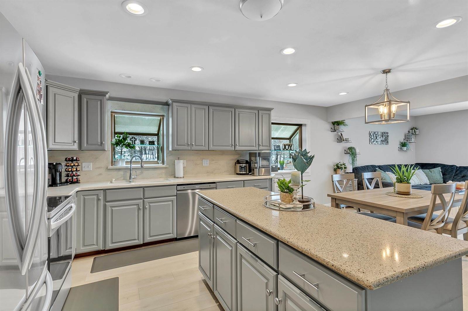 4780 Camfield Dr, Brookfield, WI 53045