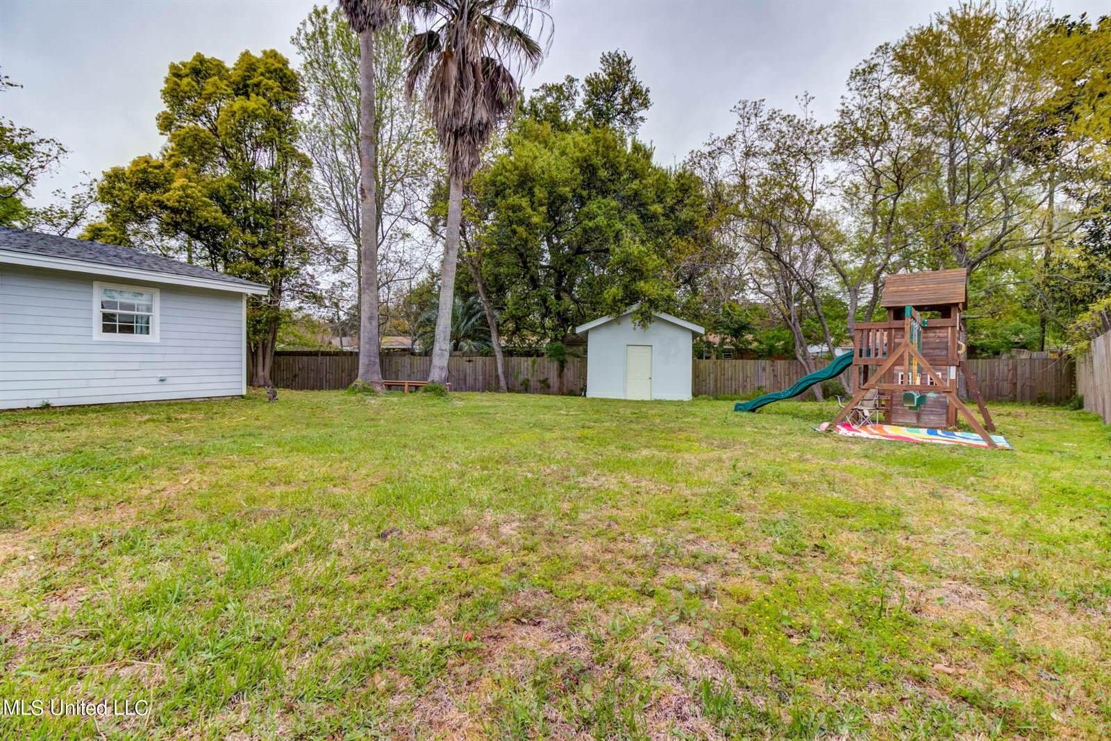 10 Oakwood Drive, Gulfport, MS 39507