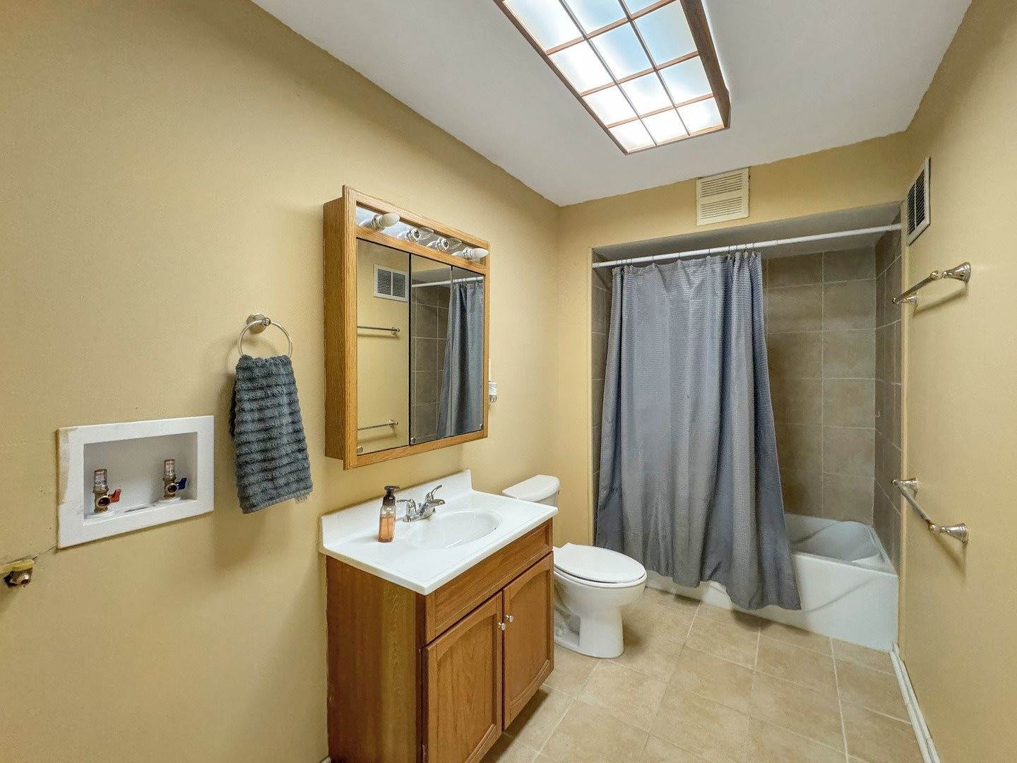 1135 LaCresta Drive, Freeport, IL 61032