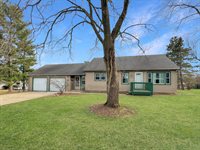 1135 LaCresta Drive, Freeport, IL 61032