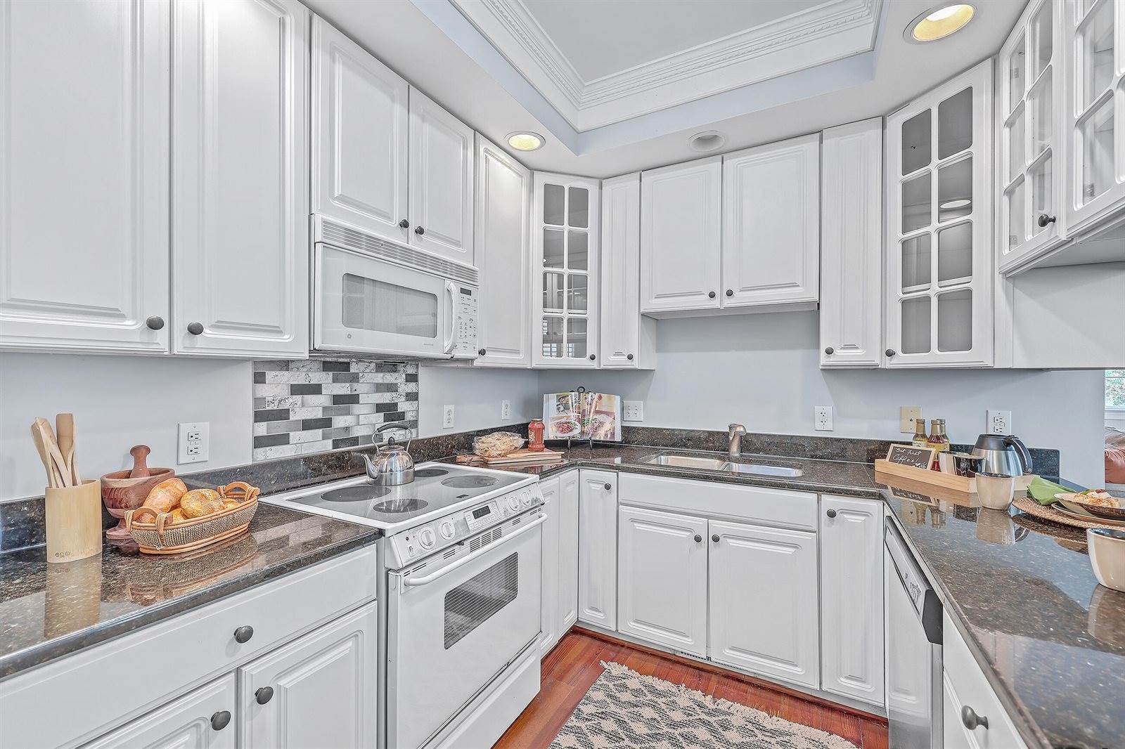 207 Wentworth Street, Charleston, SC 29401