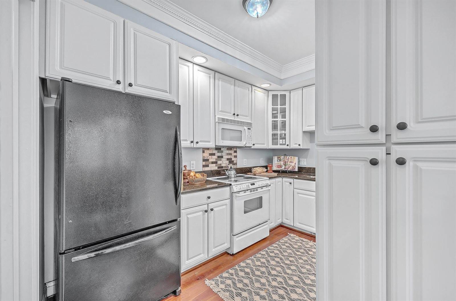 207 Wentworth Street, Charleston, SC 29401