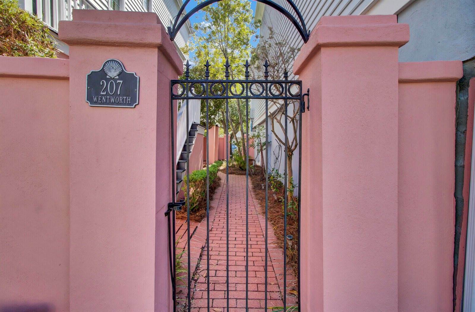 207 Wentworth Street, Charleston, SC 29401