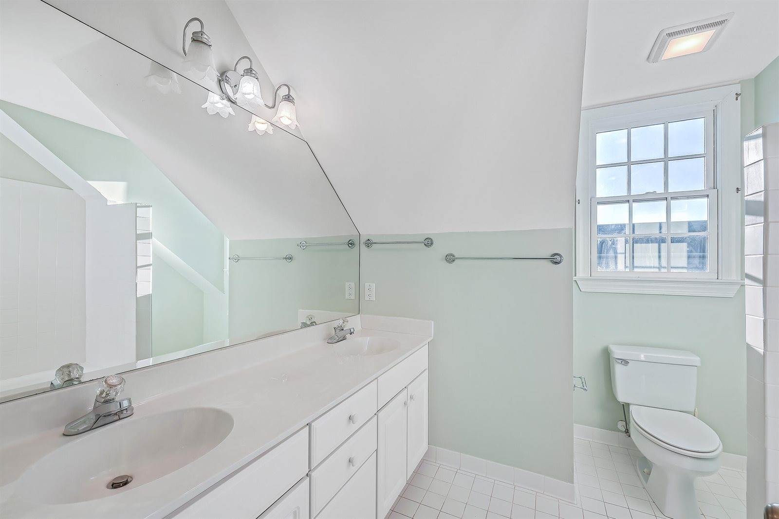 207 Wentworth Street, Charleston, SC 29401