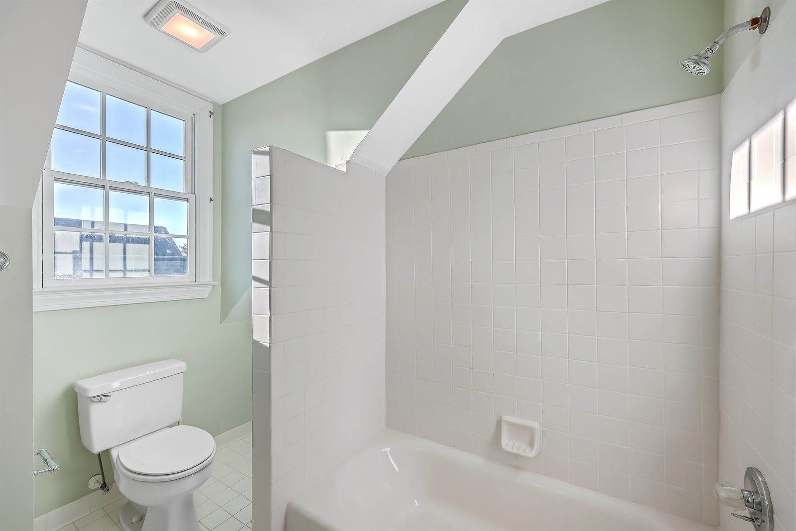 207 Wentworth Street, Charleston, SC 29401