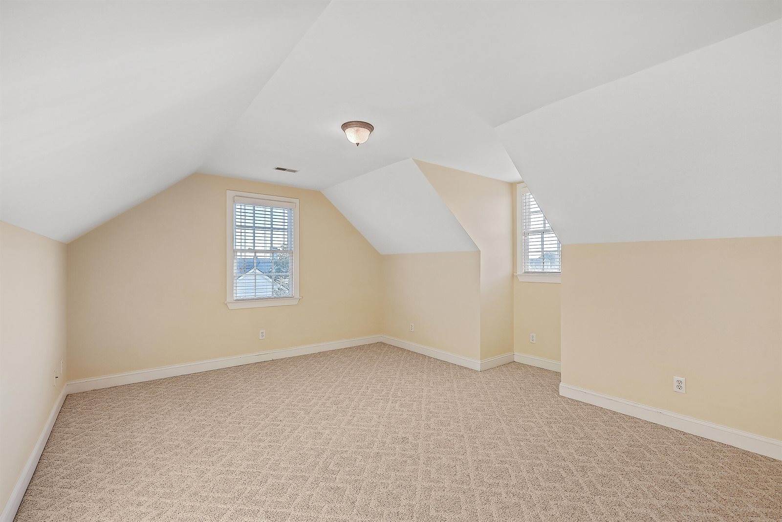 207 Wentworth Street, Charleston, SC 29401