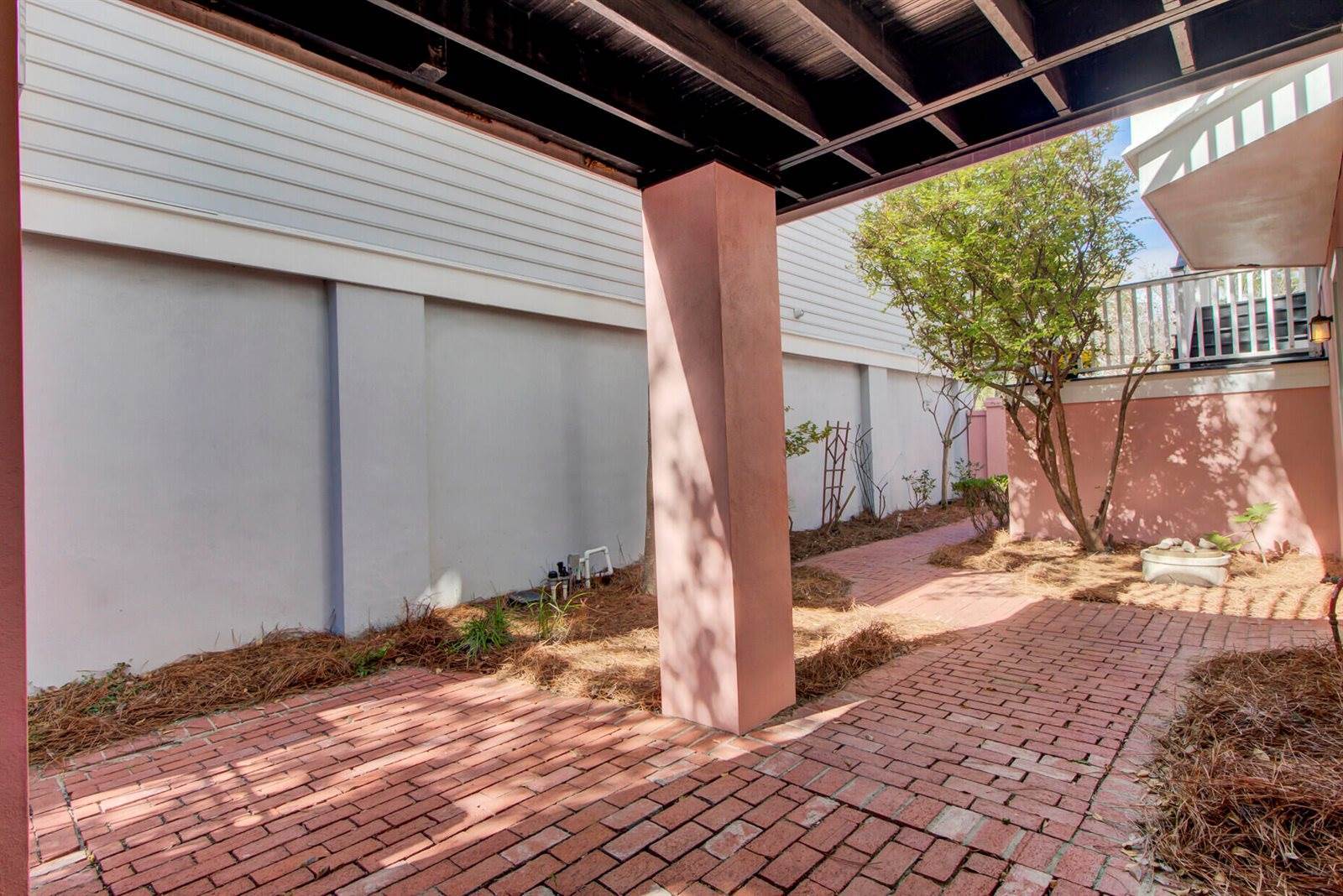 207 Wentworth Street, Charleston, SC 29401