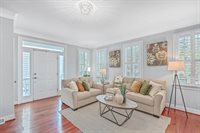 207 Wentworth Street, Charleston, SC 29401