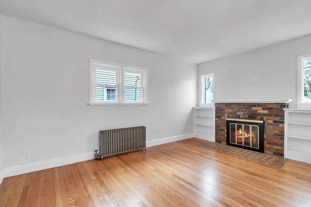 169 Carver St, Springfield, MA 01108