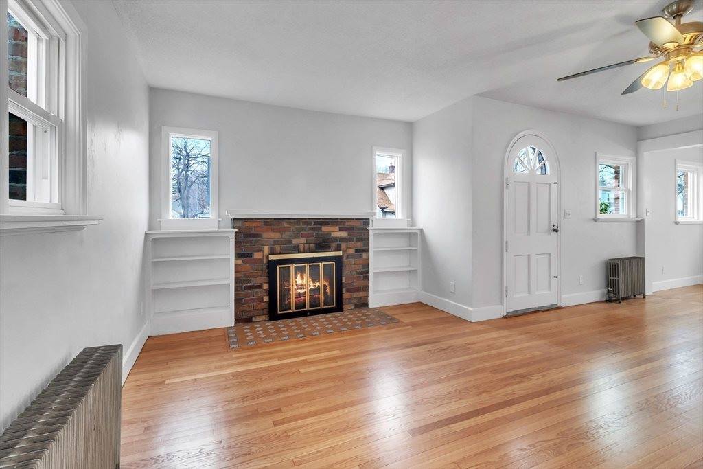 169 Carver St, Springfield, MA 01108