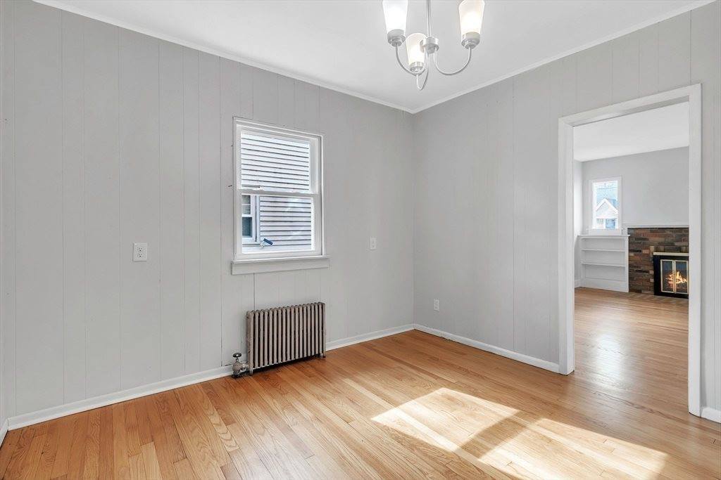 169 Carver St, Springfield, MA 01108