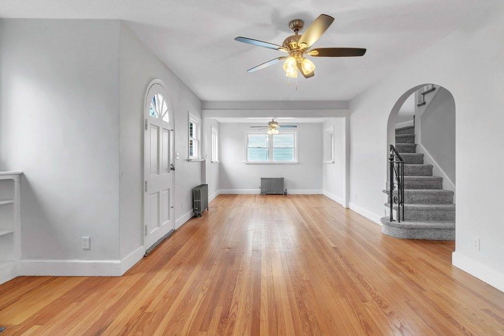 169 Carver St, Springfield, MA 01108