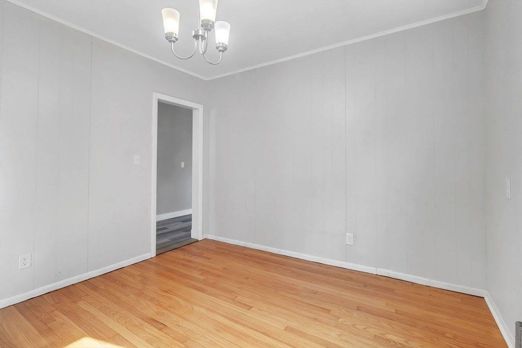 169 Carver St, Springfield, MA 01108