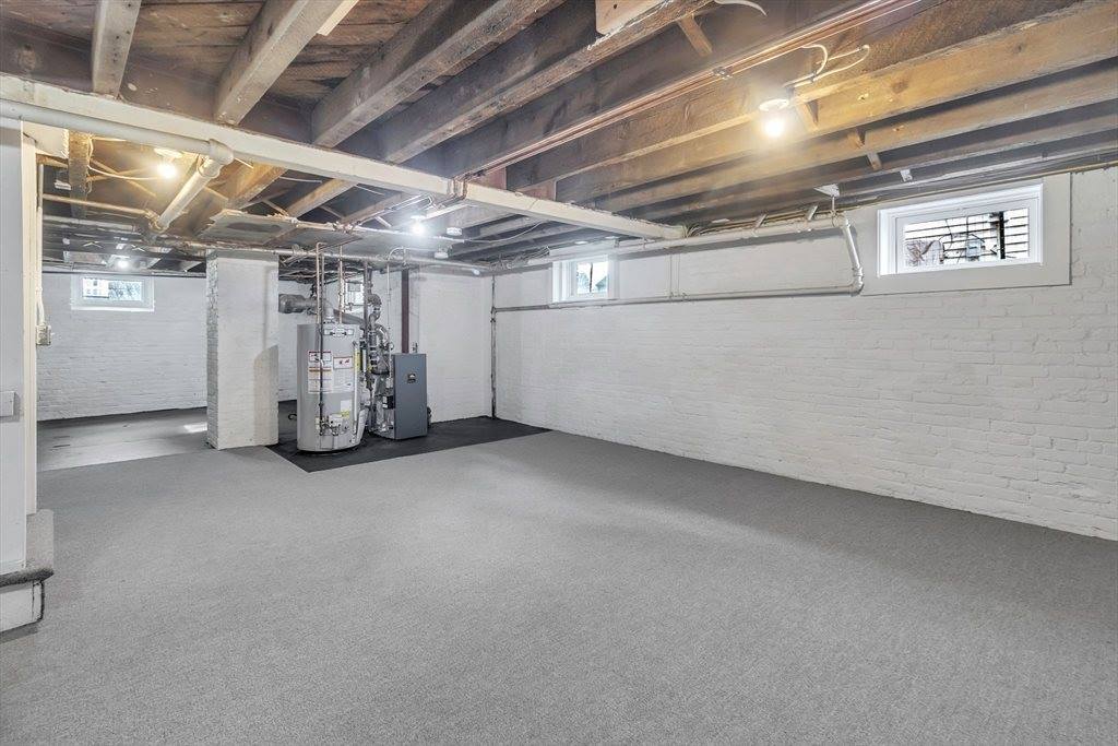 169 Carver St, Springfield, MA 01108