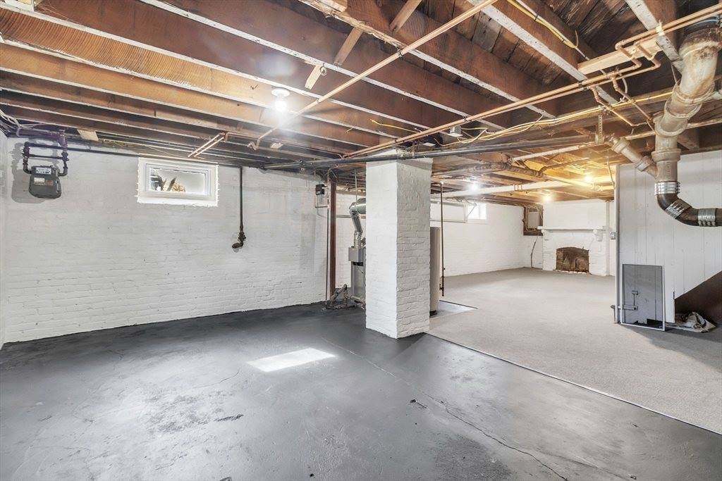 169 Carver St, Springfield, MA 01108