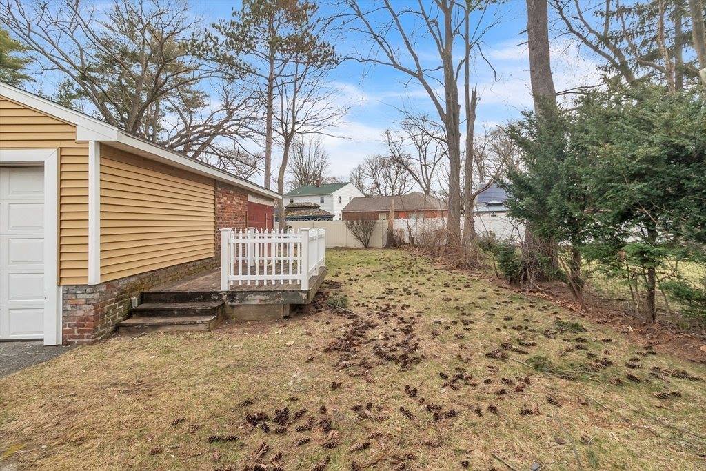 169 Carver St, Springfield, MA 01108
