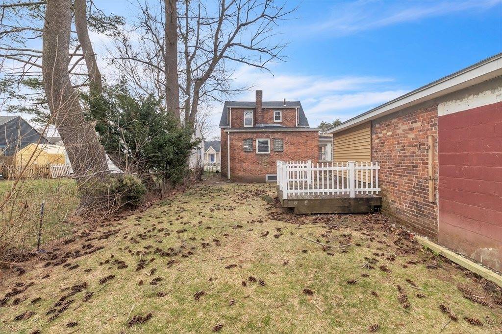 169 Carver St, Springfield, MA 01108