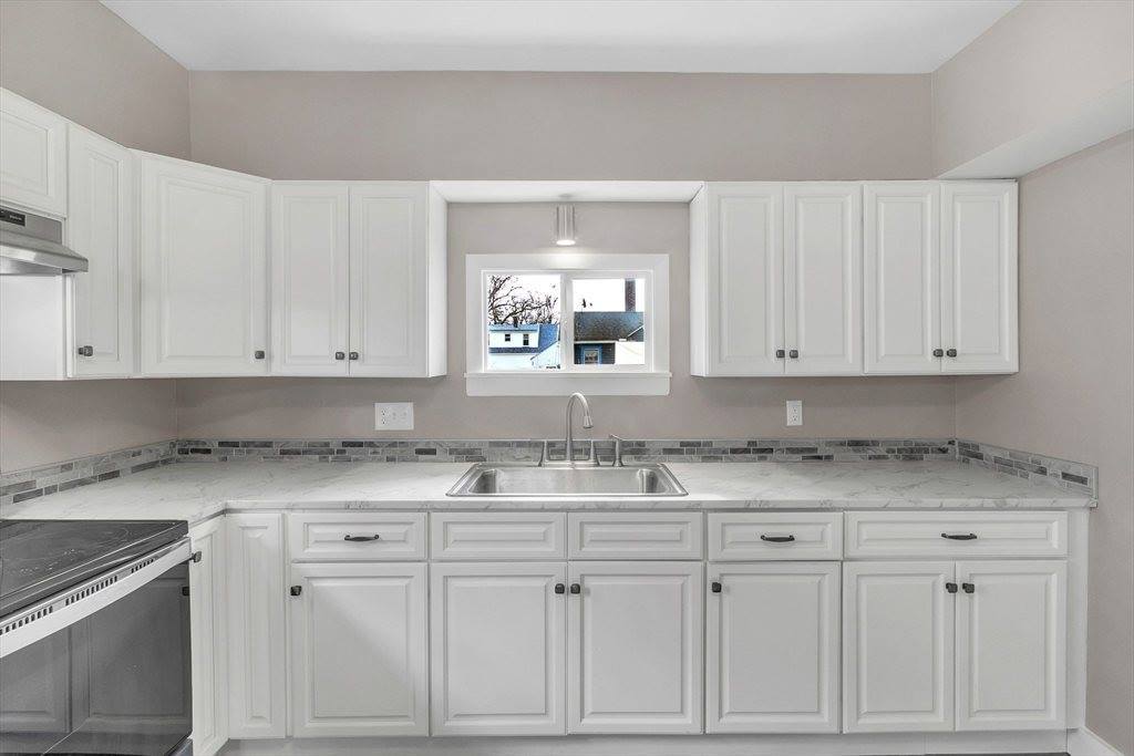 169 Carver St, Springfield, MA 01108