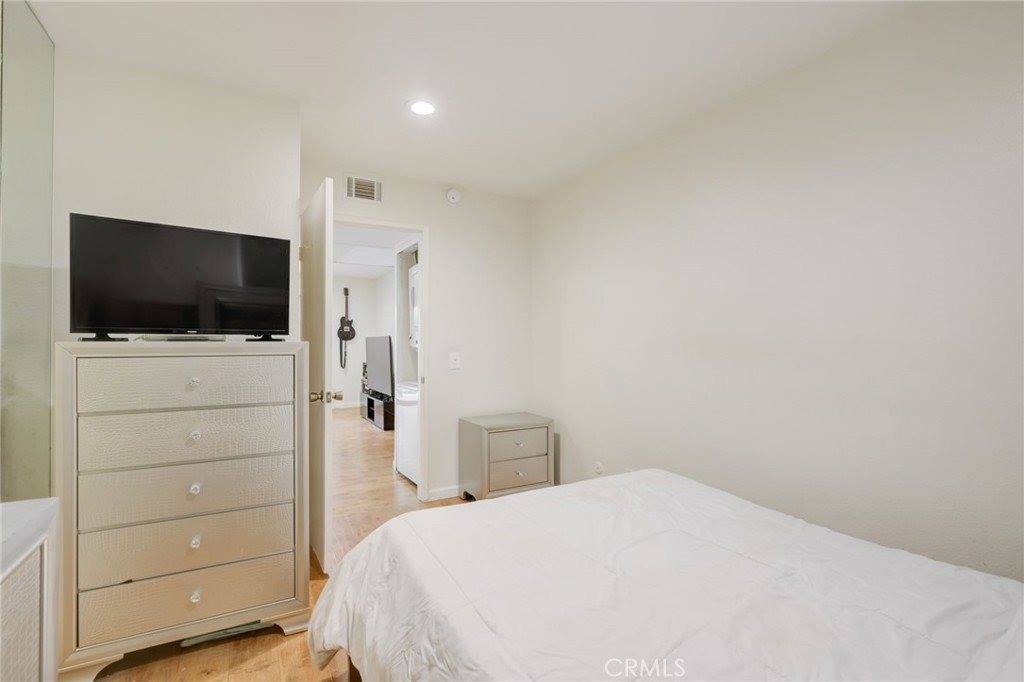 7101 Farralone Avenue, Canoga Park, CA 91303