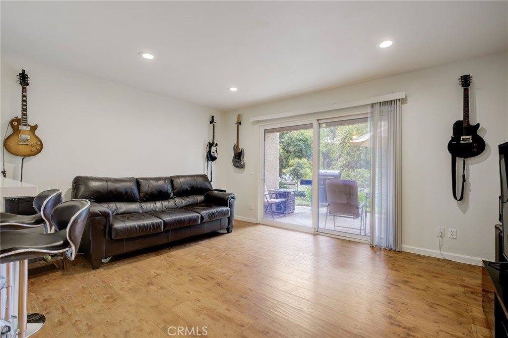 7101 Farralone Avenue, Canoga Park, CA 91303