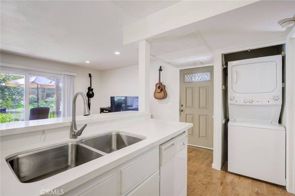 7101 Farralone Avenue, Canoga Park, CA 91303