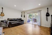 7101 Farralone Avenue, Canoga Park, CA 91303