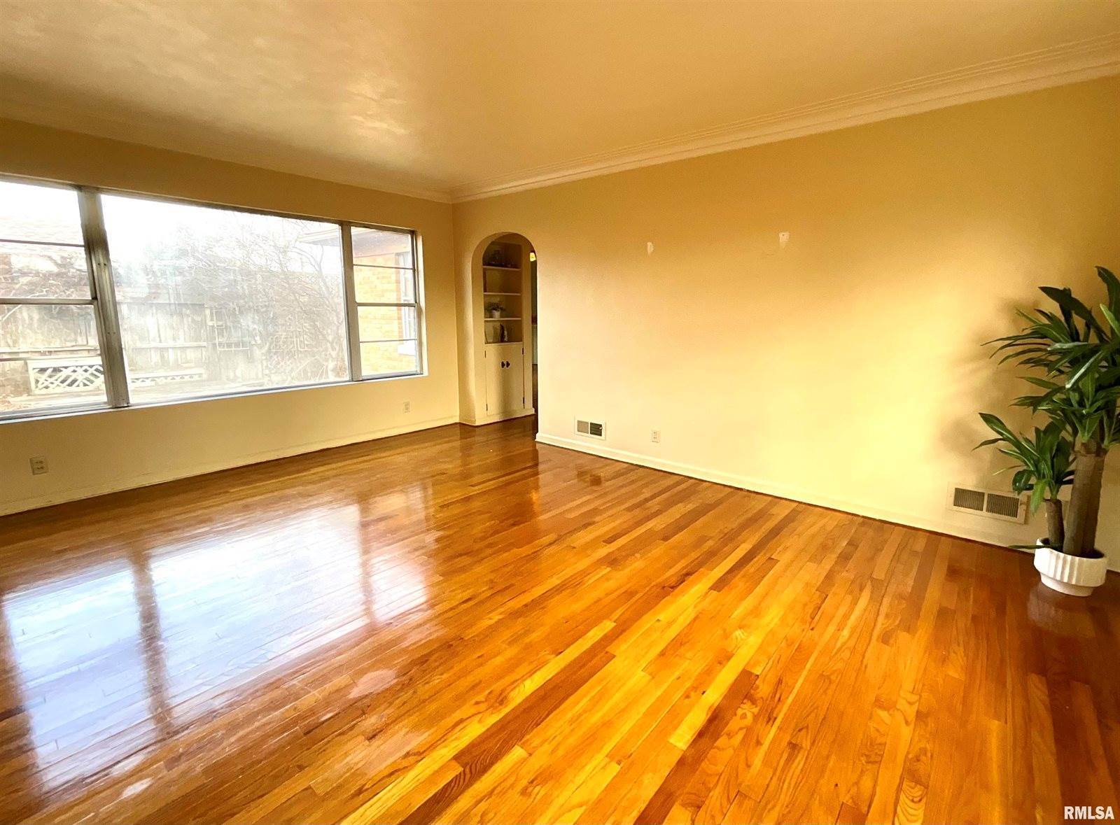 2020 12TH Street, East Moline, IL 61244