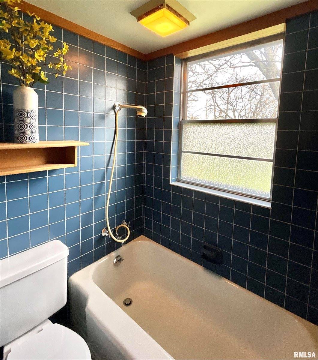 2020 12TH Street, East Moline, IL 61244