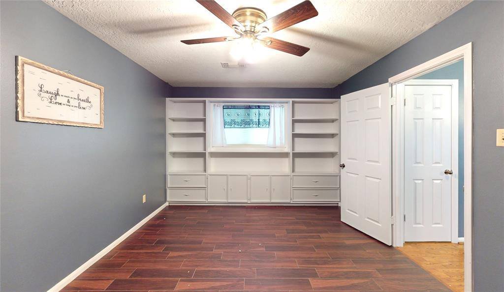 1706 West Hedgecroft Drive, Seabrook, TX 77586