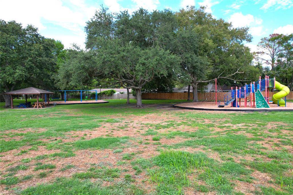 1706 West Hedgecroft Drive, Seabrook, TX 77586