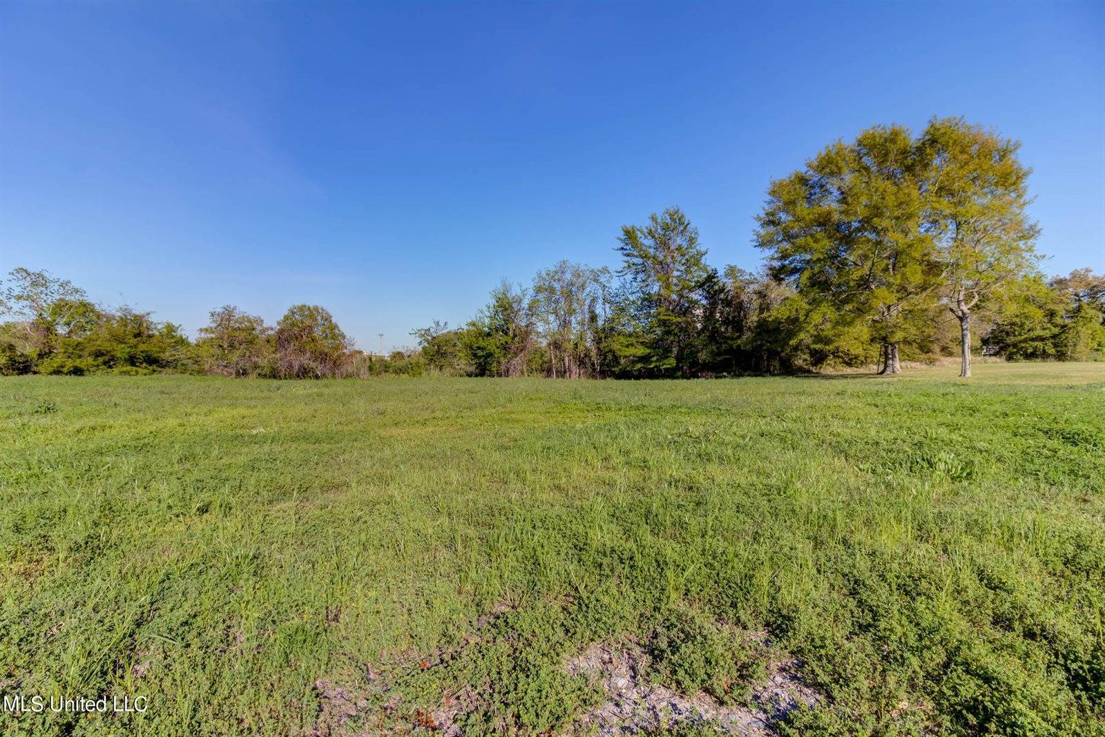 186 Pine Street, Biloxi, MS 39530