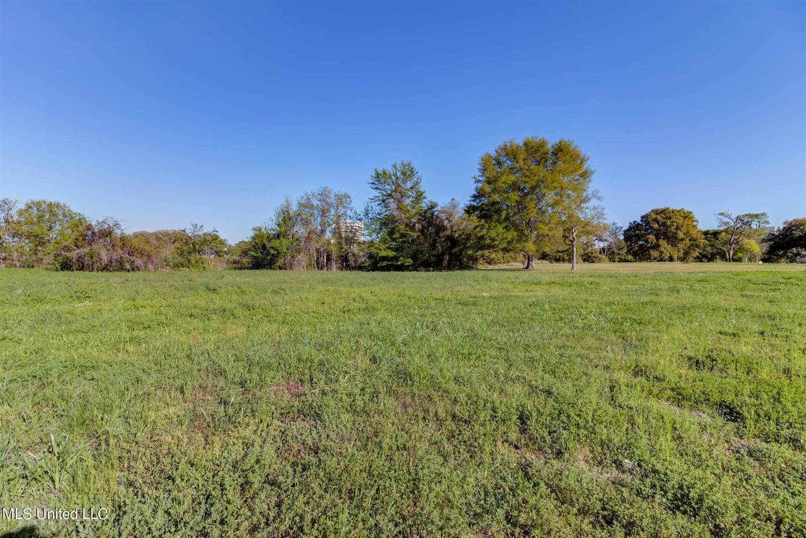 186 Pine Street, Biloxi, MS 39530