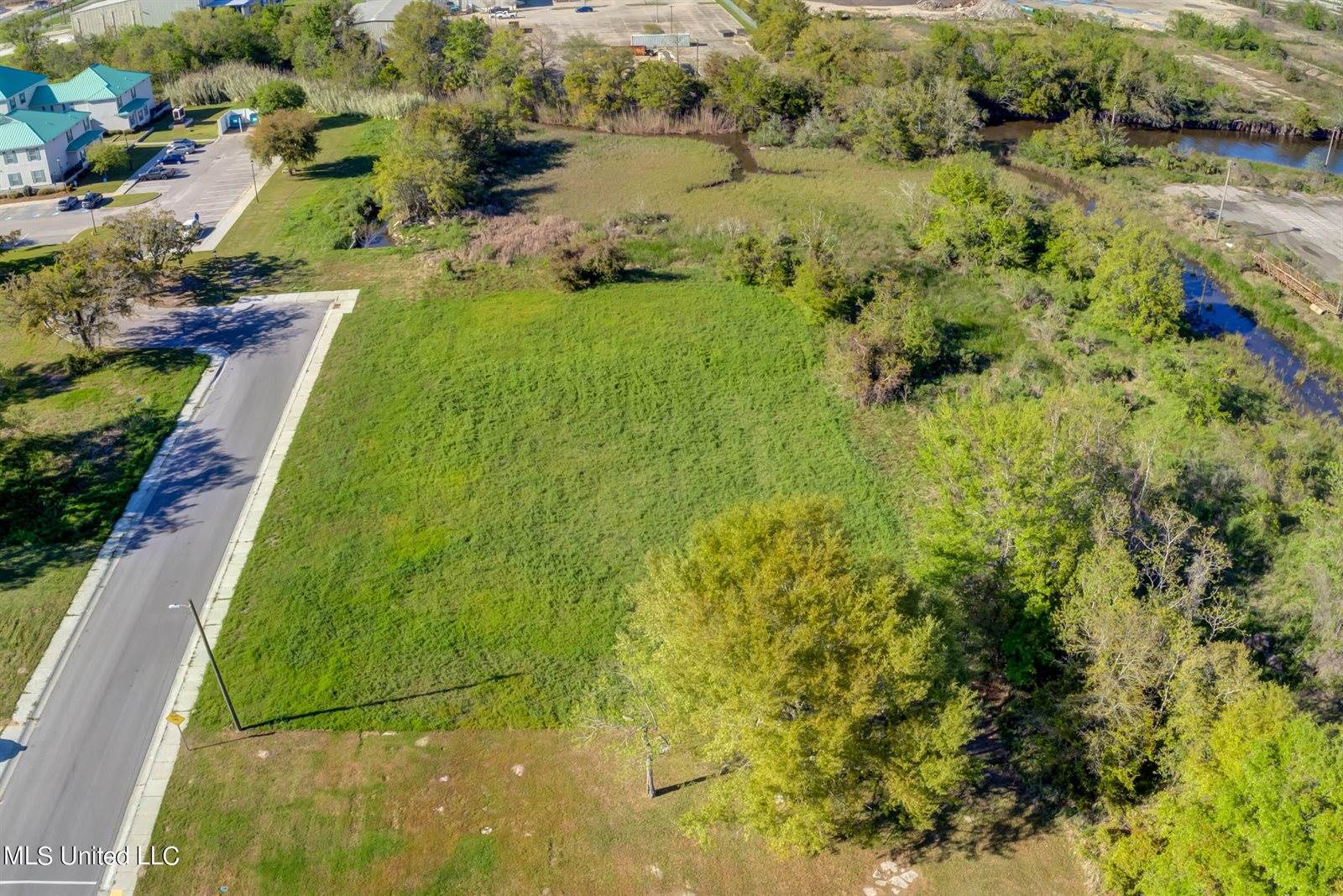 186 Pine Street, Biloxi, MS 39530