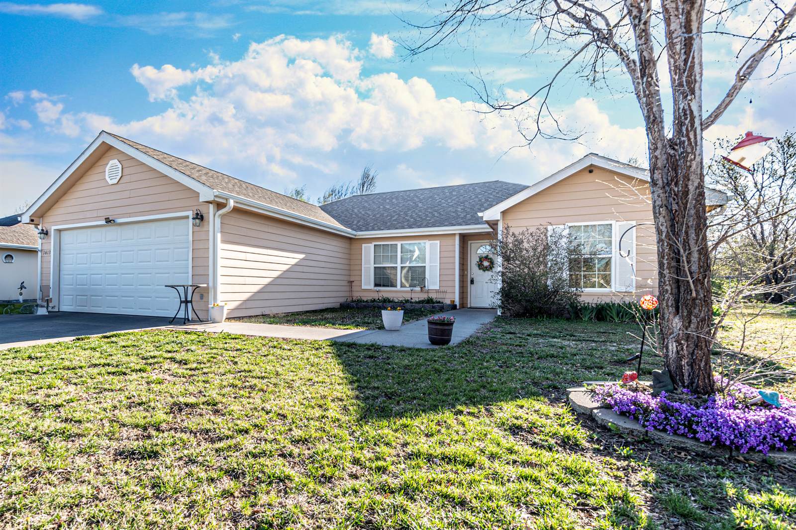 1613 West 14th Street Pl, Junction City, KS 66441