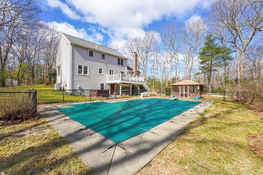 5 Arbor Rd, Uxbridge, MA 01569