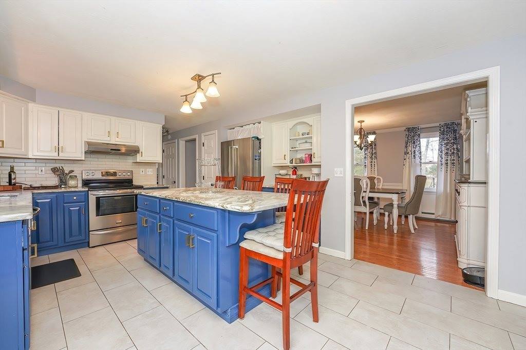 5 Arbor Rd, Uxbridge, MA 01569