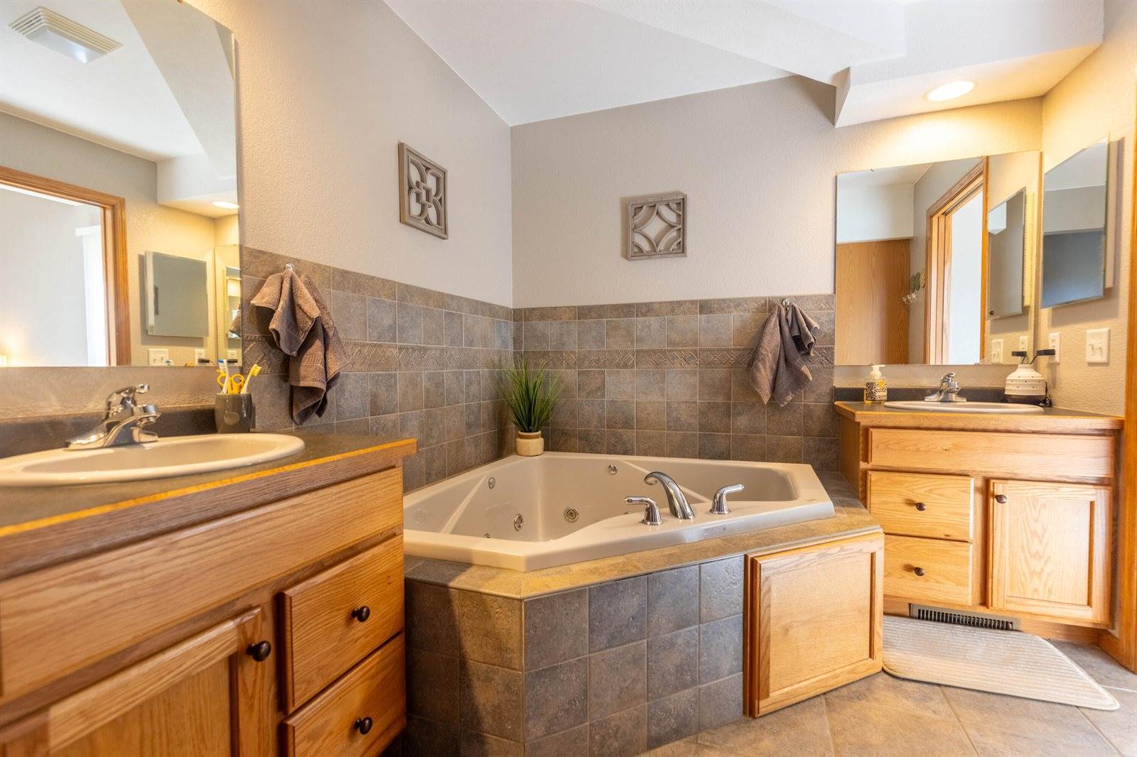 1185 Arrowhead Trl, Rome, WI 54457