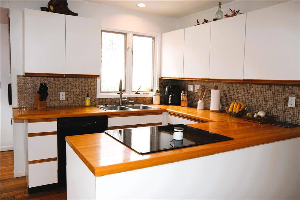 7 East 65 Street, Kansas City, MO 64113