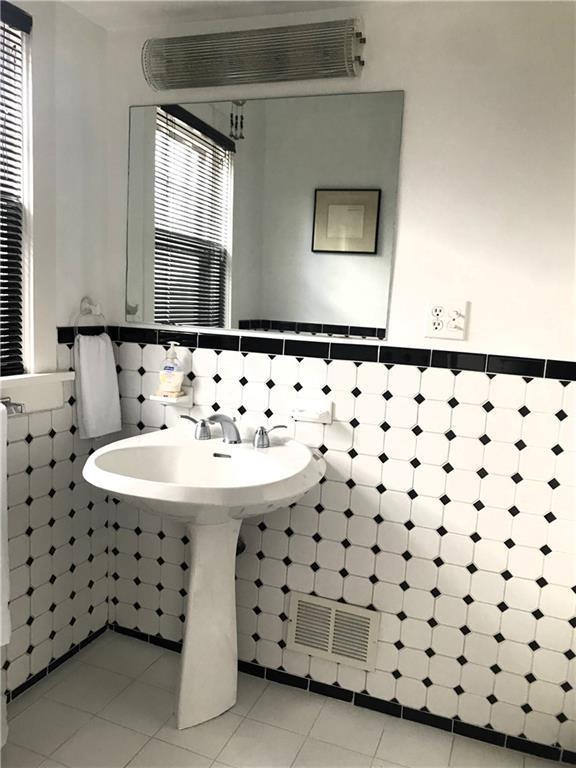 7 East 65 Street, Kansas City, MO 64113