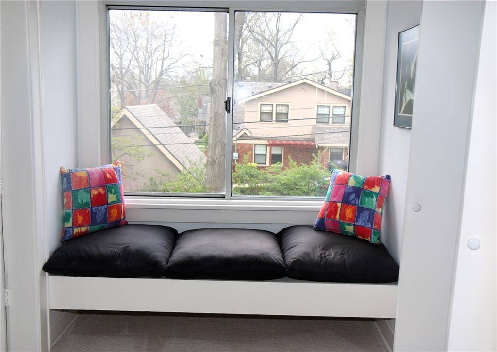 7 East 65 Street, Kansas City, MO 64113