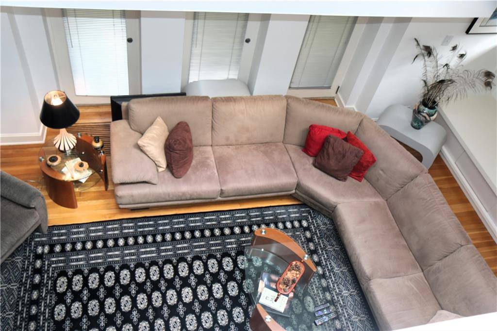 7 East 65 Street, Kansas City, MO 64113