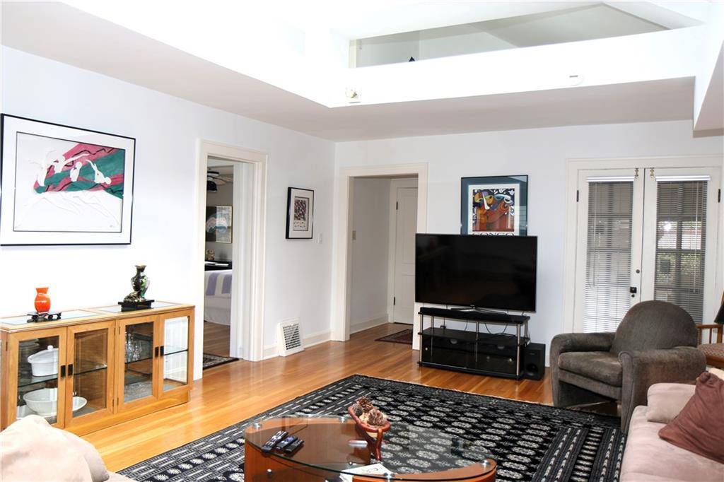 7 East 65 Street, Kansas City, MO 64113