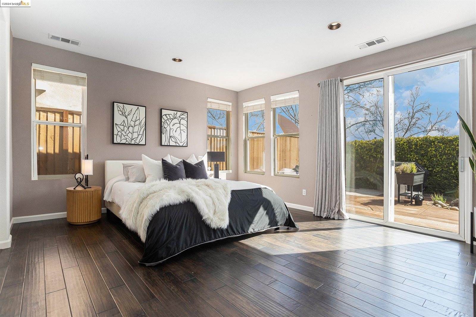 100 Burgundy Ct, Martinez, CA 94553